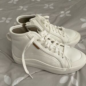 Dr. Scholl’s Women Time Off Hi-Top Platform Sneaker